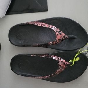 OOFOS Oolala limited Bellingham splash size 8m